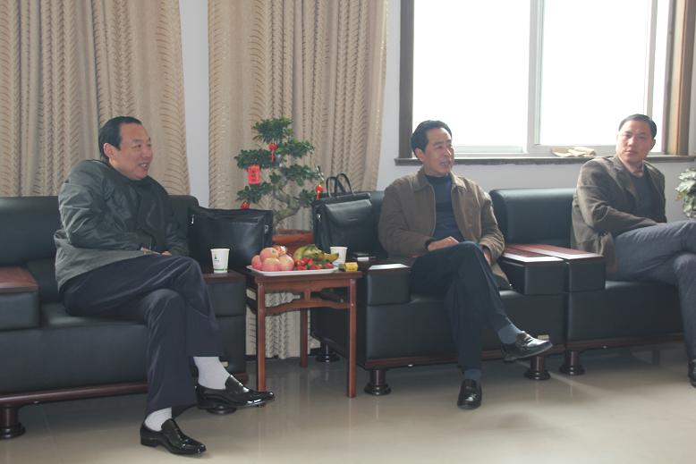 宝应县住房与建设局局长蔡锦忠,副局长吴斌陪同调研.调研期间,安